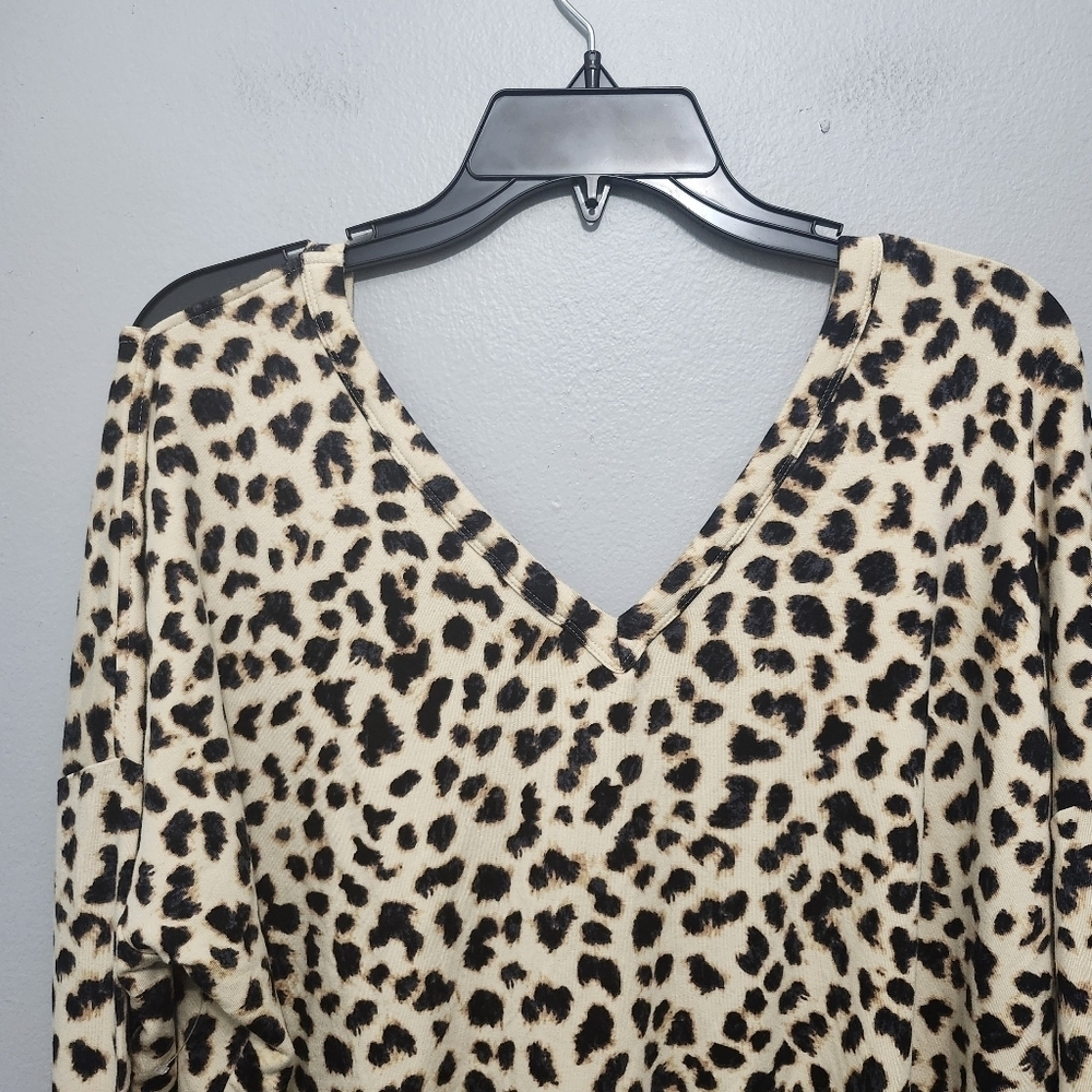 Express women's blouse top size M long sleeve animal prints new with tags - Picture 6 of 8